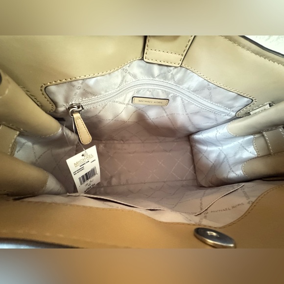 Michael Kors Hamilton MD Crocodile-Embossed Shoulder Bag Camel - Picture 9 of 14